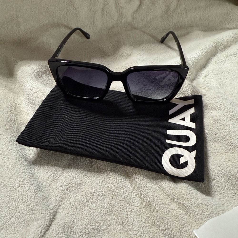 NWT Quay “FRONT COVER POLARIZED” blk/blk fade Unisex Sunglasses
